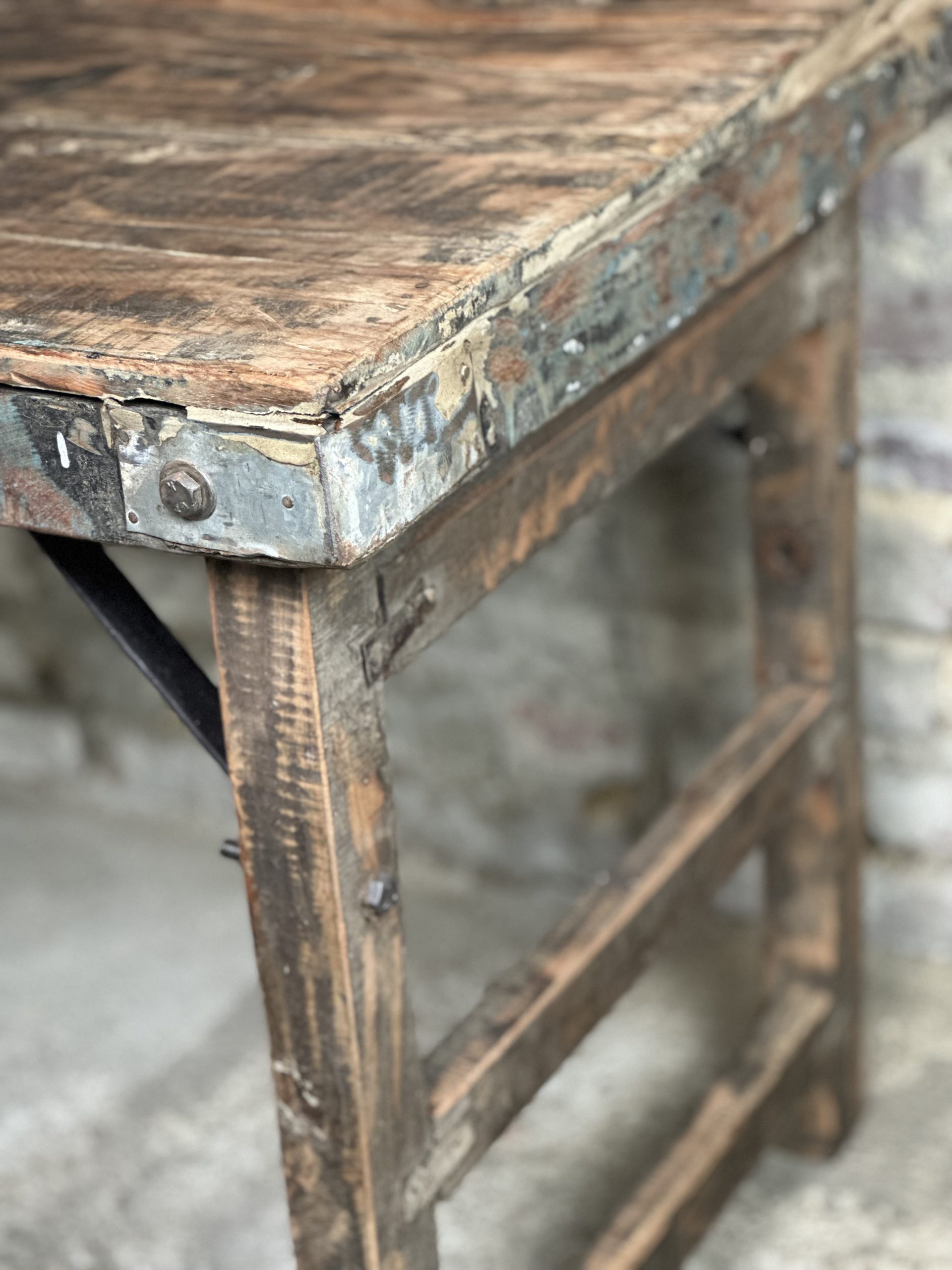 Table d'atelier en fer et plateau bois ancien long 183 cm