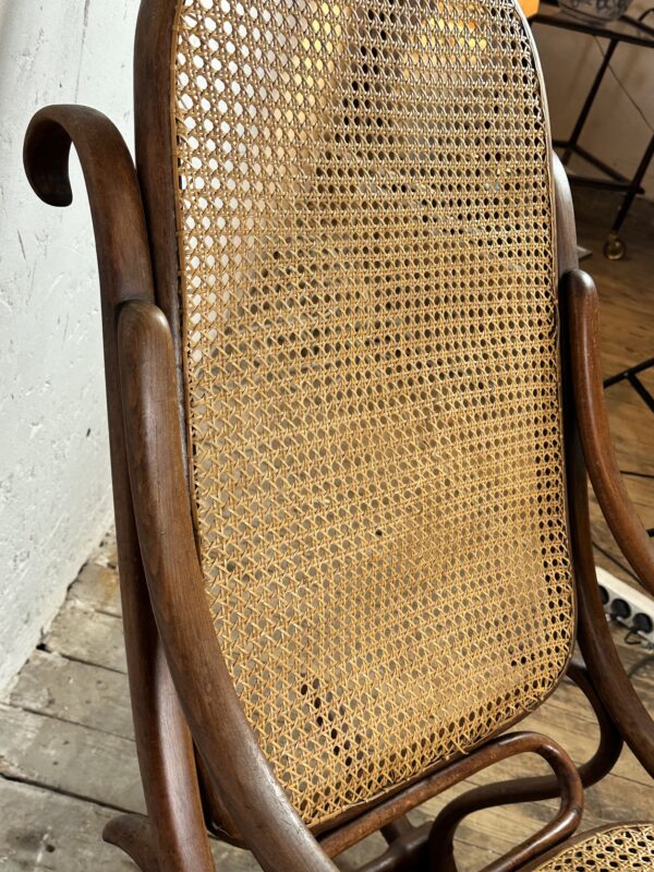 Rocking chair Thonet en bois courbé et cannage années 1900 – Image 14