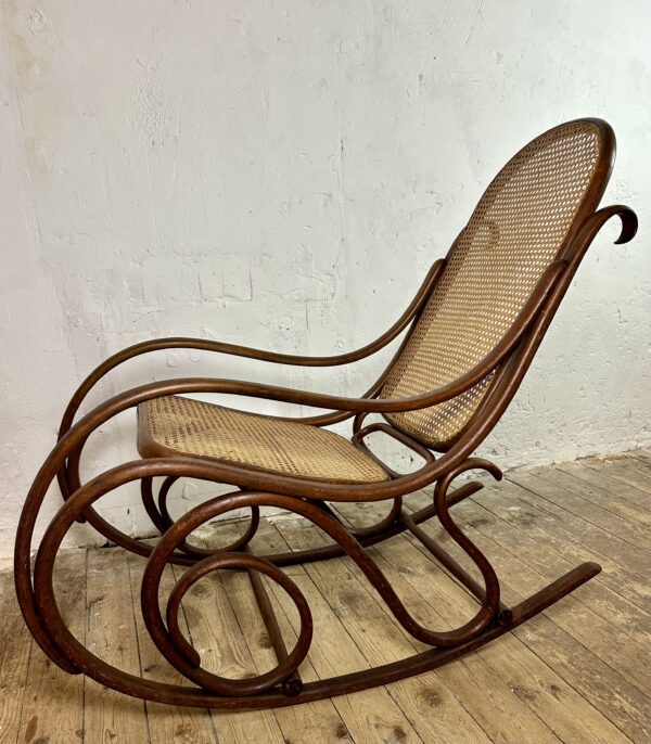 Rocking chair Thonet en bois courbé et cannage années 1900 – Image 4