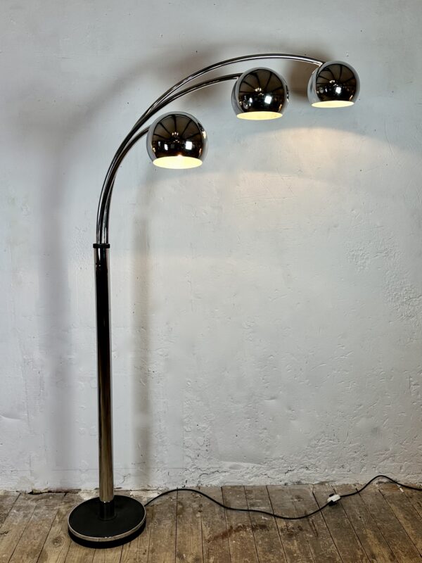 Lampadaire muguet italien en métal chromé vintage 70'S