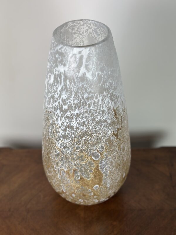 Vase en verre soufflé émaillé blanc et doré vintage 80'S Ht 38cm