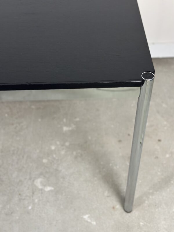 Table USM Haller T59 stratifié noir et acier chromé – Image 4