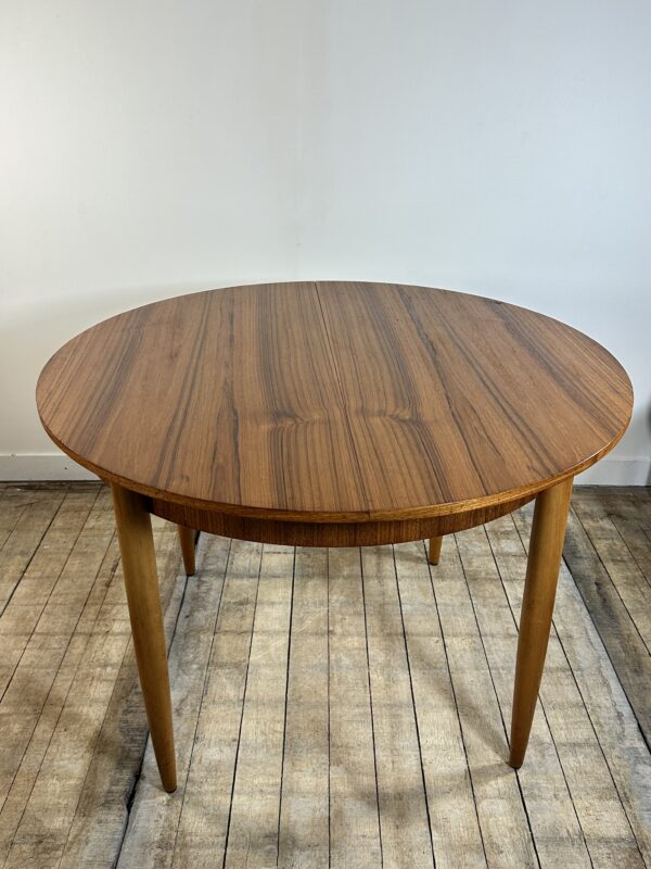 Table ronde scandinave en teck a allonge papillon 1960'S – Image 8