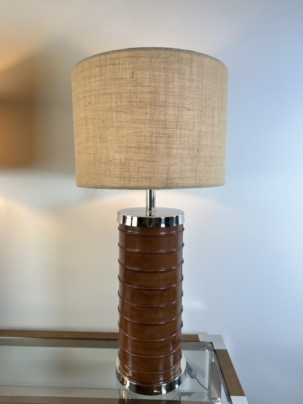 Lampe gainée cuir et métal années 1990 Ht 80 cm