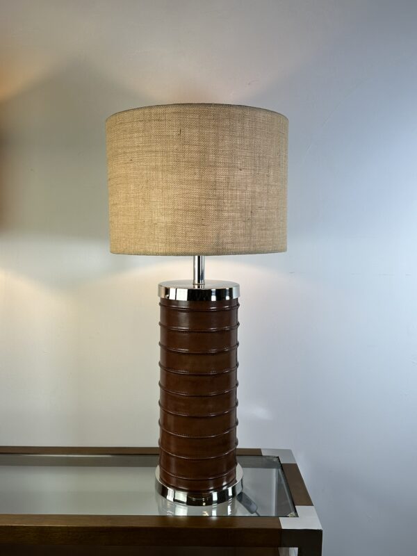 Lampe gainée cuir et métal années 1990 Ht 80 cm – Image 5