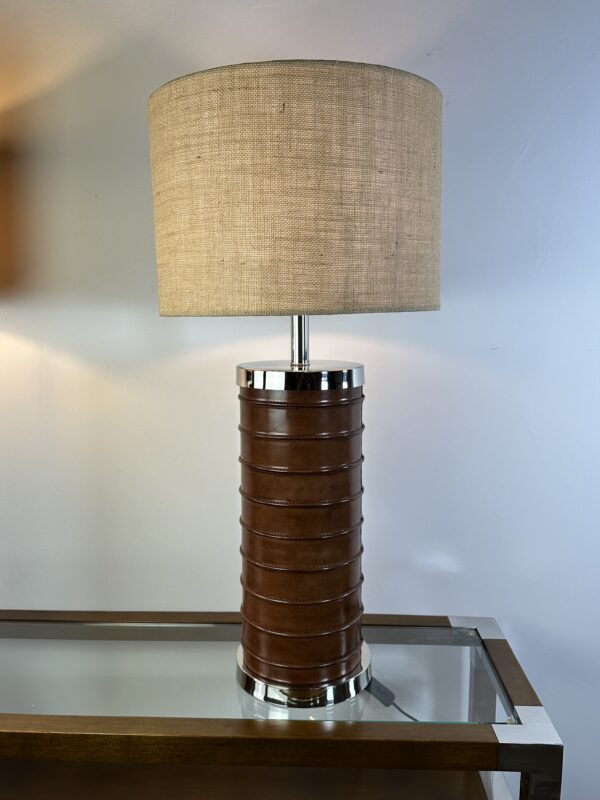 Lampe gainée cuir et métal années 1990 Ht 80 cm – Image 10