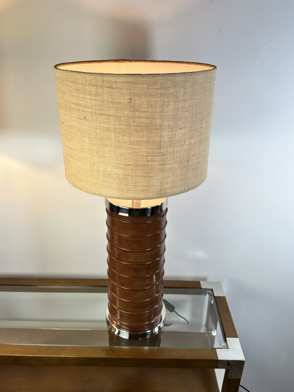 Lampe gainée cuir et métal années 1990 Ht 80 cm – Image 8
