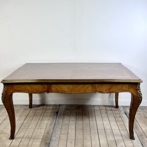 Table de style Louis XV à allonges en marqueterie et bronze 1940's