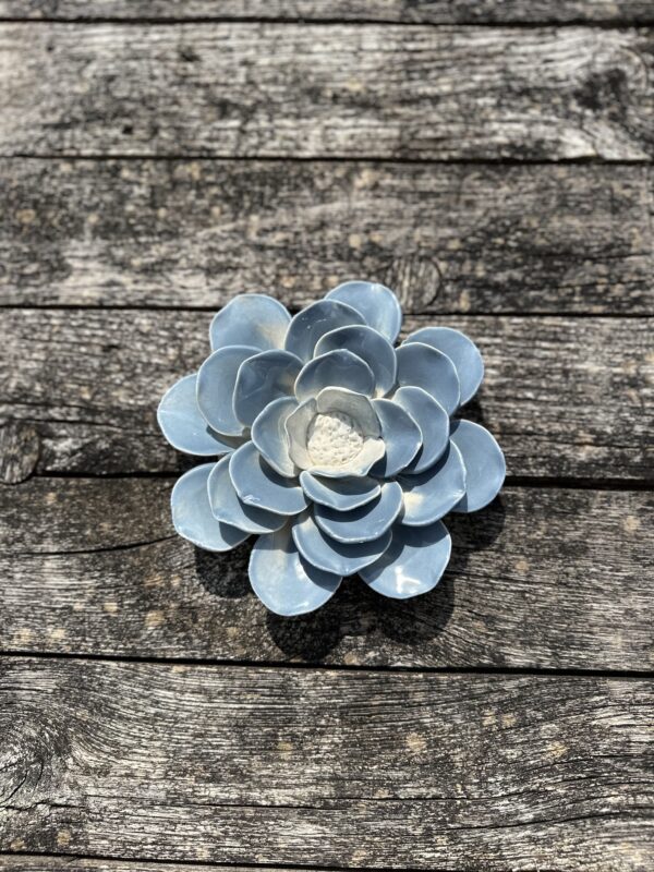 Fleur Ancolie bleue en céramique diamètre 20 cm – Image 4