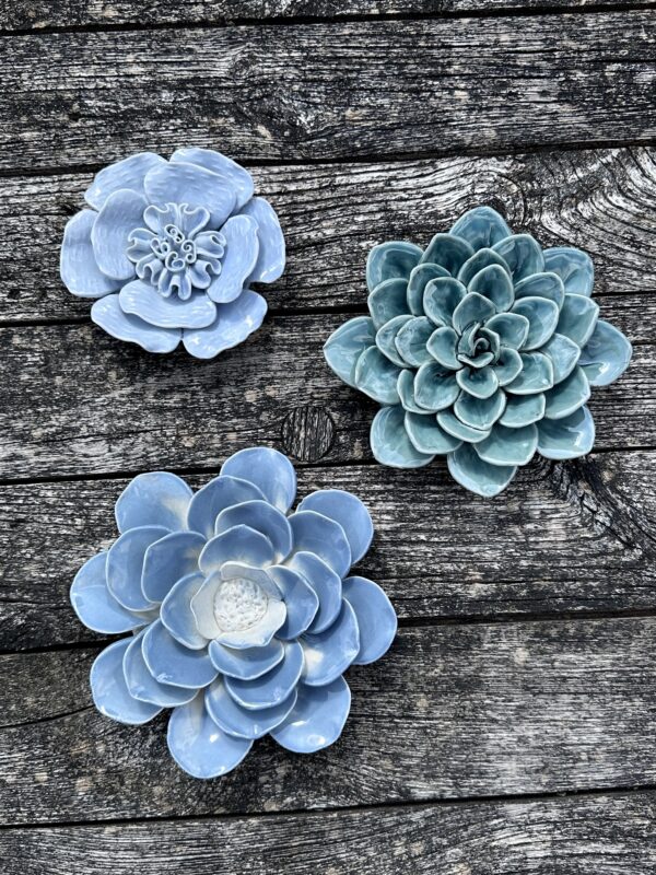 Fleur Ancolie bleue en céramique diamètre 20 cm – Image 8