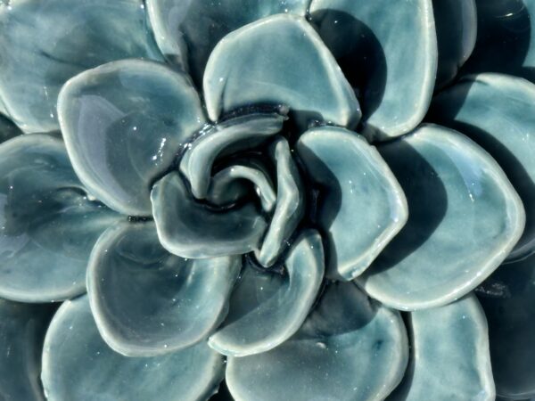 Fleur Lotus bleu en céramique diamètre 18 cm – Image 8