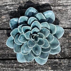 Fleur Lotus bleu en céramique diamètre 18 cm