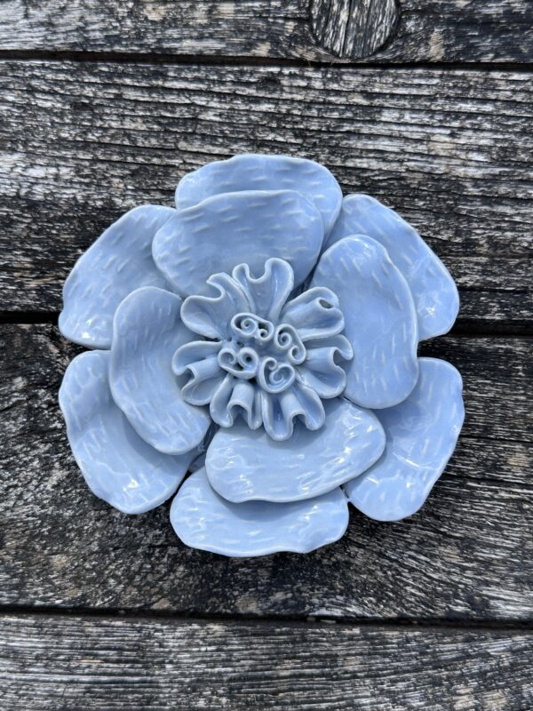 Fleur Anémone bleu en céramique diamètre 15 cm