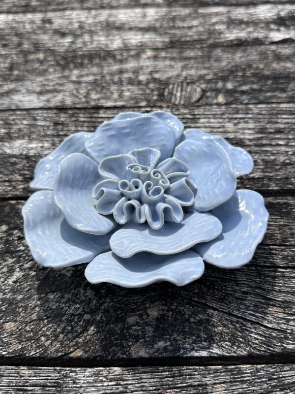 Fleur Anémone bleu en céramique diamètre 15 cm – Image 2