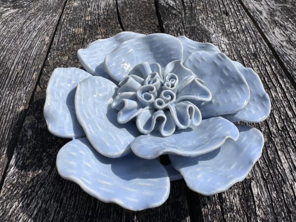 Fleur Anémone bleu en céramique diamètre 15 cm – Image 3