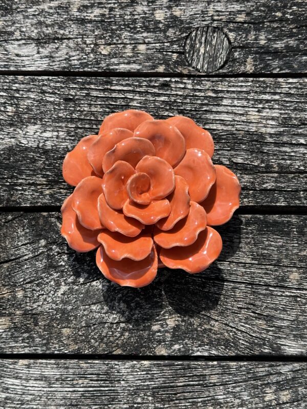 Fleur Suzanne orange en céramique diamètre 13 cm