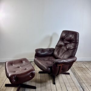 Fauteuil et son ottoman en cuir par GÖTE MÖBLER Suède 1960