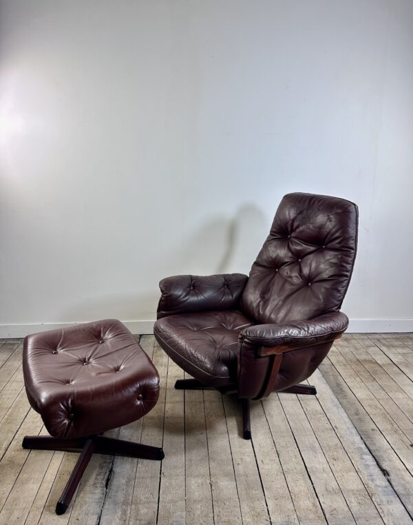 Fauteuil et son ottoman en cuir par GÖTE MÖBLER Suède 1960