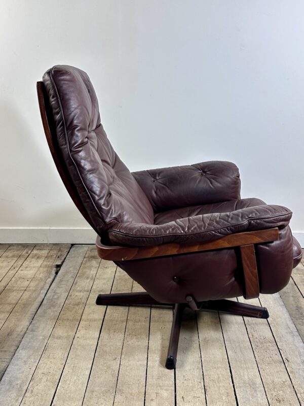 Fauteuil et son ottoman en cuir par GÖTE MÖBLER Suède 1960 – Image 2
