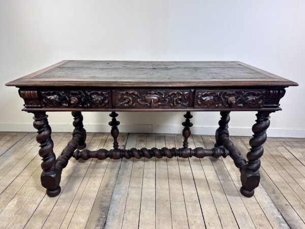 Bureau de style Louis XIII en chêne estampillé Mombro Ainé XIX ème – Image 9