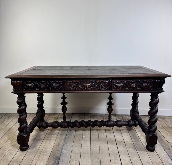 Bureau de style Louis XIII en chêne estampillé Mombro Ainé XIX ème – Image 10