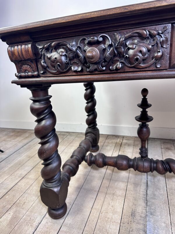 Bureau de style Louis XIII en chêne estampillé Mombro Ainé XIX ème – Image 2