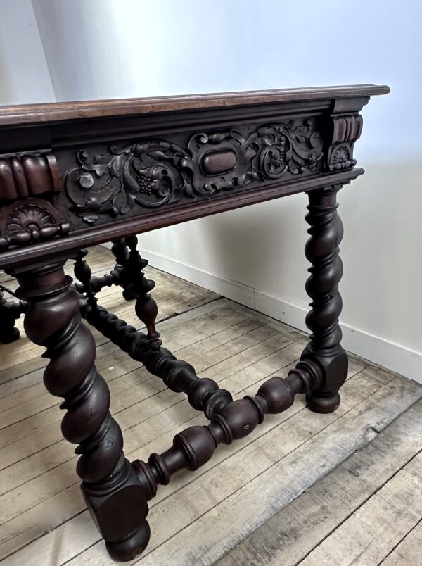 Bureau de style Louis XIII en chêne estampillé Mombro Ainé XIX ème – Image 7