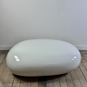 Table basse galet Khoisi par Naoto Fukasawa éditée par Driade Italie