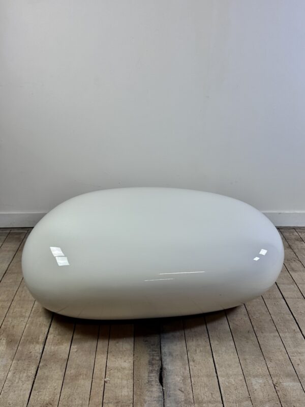 Table basse galet Khoisi par Naoto Fukasawa éditée par Driade Italie