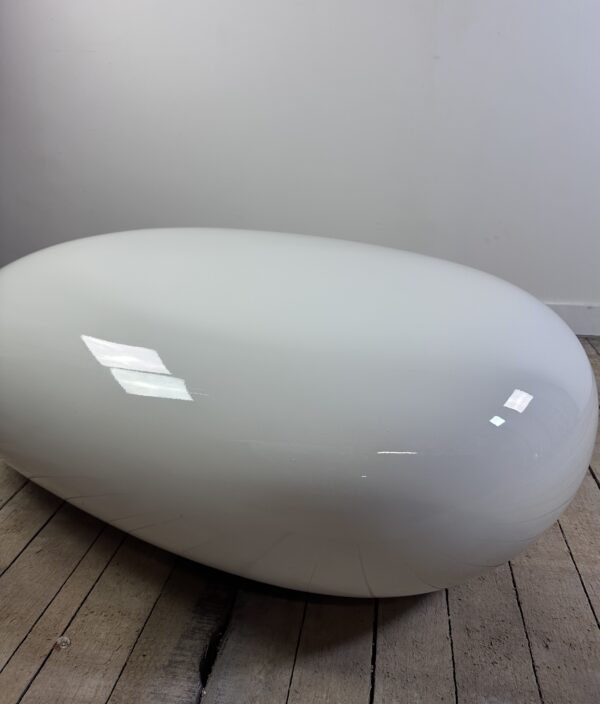 Table basse galet Khoisi par Naoto Fukasawa éditée par Driade Italie – Image 3