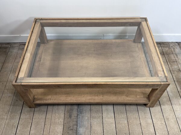 Table basse brutaliste en chêne avec un plateau verre – Image 7