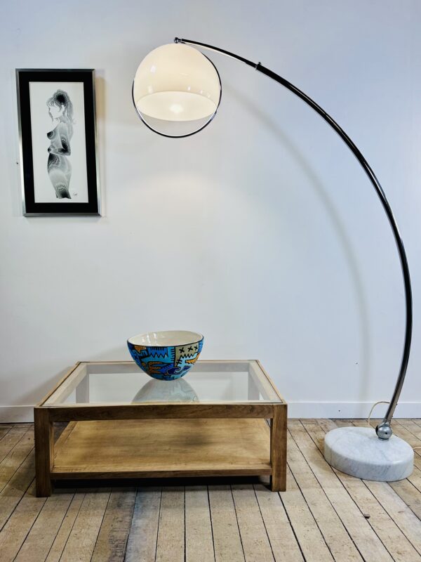 Table basse brutaliste en chêne avec un plateau verre – Image 2