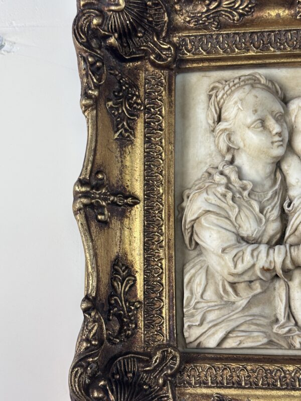 Tableau en poudre de marbre Femme à l'enfant – Image 7