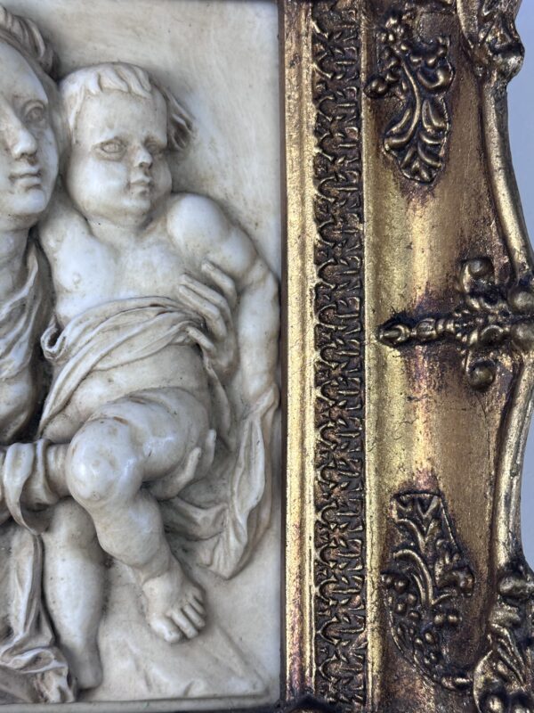 Tableau en poudre de marbre Femme à l'enfant – Image 3