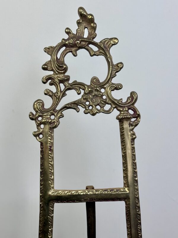 Chevalet de table en laiton doré de style Louis XV – Image 2
