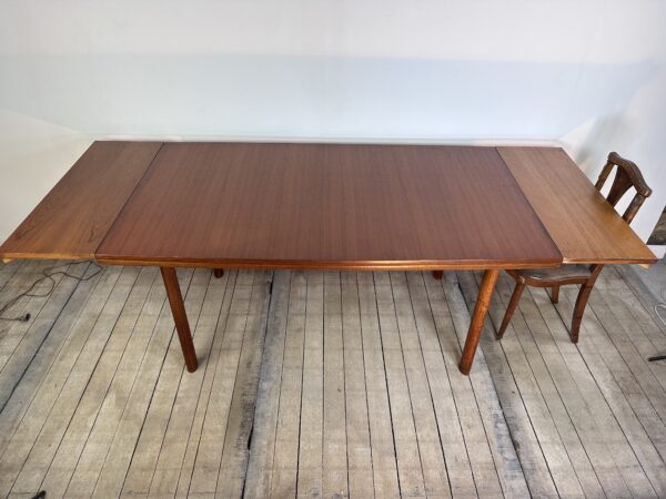 Table a allonges de style scandinave en teck fabrication française 1960 – Image 2