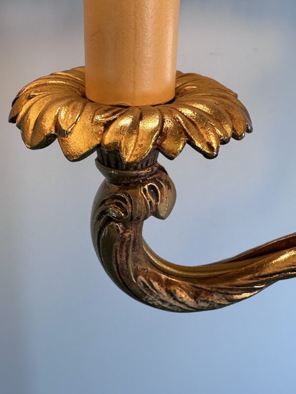 Lampadaire de style Louis XV en laiton doré – Image 2