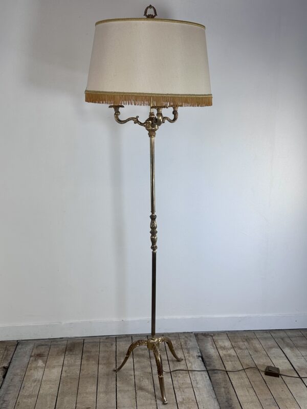 Lampadaire de style Louis XV en laiton doré – Image 11