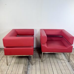 Alternative view of Fauteuils (la paire) en Skaï rouge et alu chromé vintage 1980