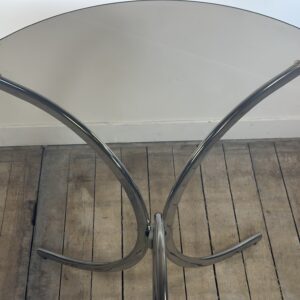 Alternative view of Table ronde en métal et verre fumé vintage 1970