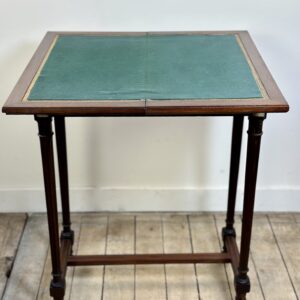 Alternative view of Table d'appoint / table à jeux de style Louis XVI fin XIXeme
