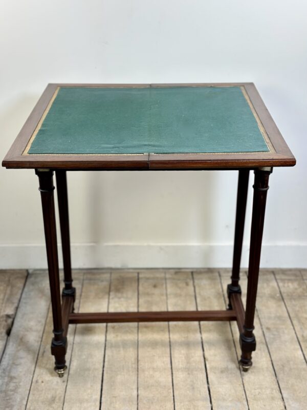 Table d'appoint / table à jeux de style Louis XVI fin XIXeme – Image 2