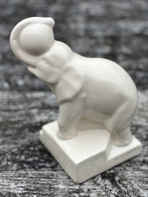 Eléphant jongleur en céramique craquelée – Image 2