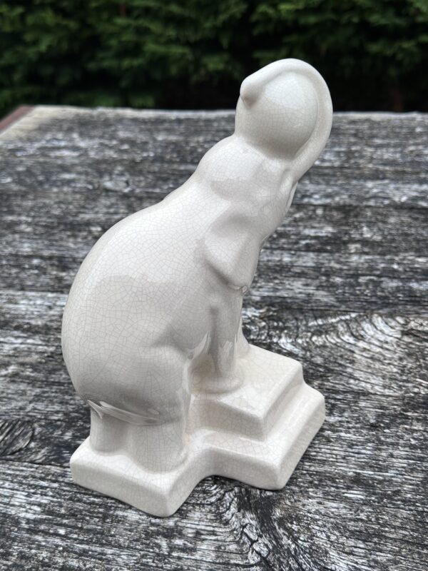Eléphant jongleur en céramique craquelée – Image 4