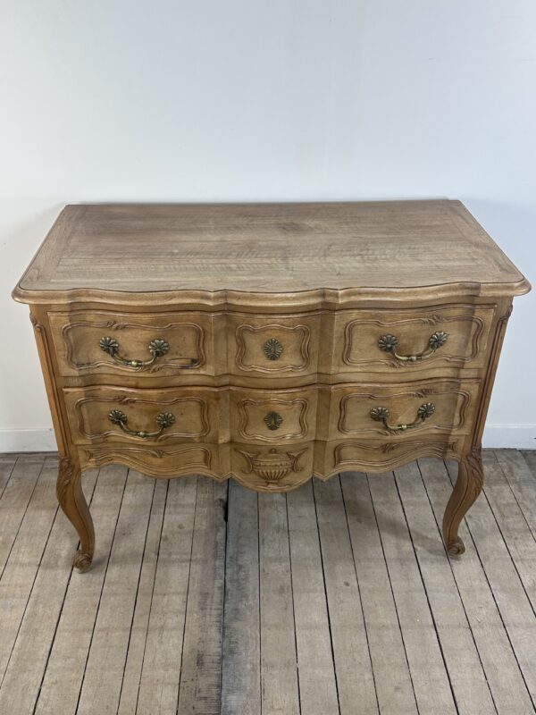 Commode de style Louis XV en bois sculpté – Image 5