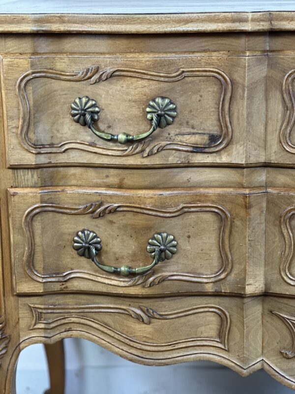 Commode de style Louis XV en bois sculpté – Image 7