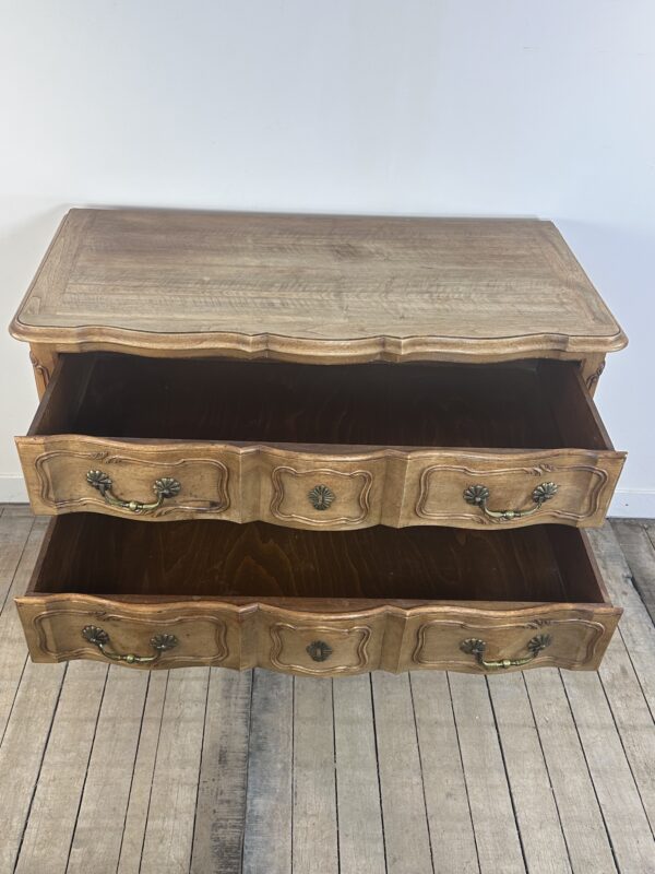 Commode de style Louis XV en bois sculpté – Image 8