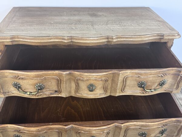 Commode de style Louis XV en bois sculpté – Image 9