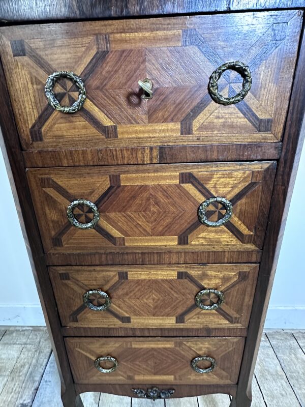 Chiffonnier /meuble de rangement de style Louis XV en marqueterie – Image 5