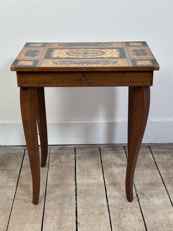 Table à rangement à musique en marqueterie – Image 3